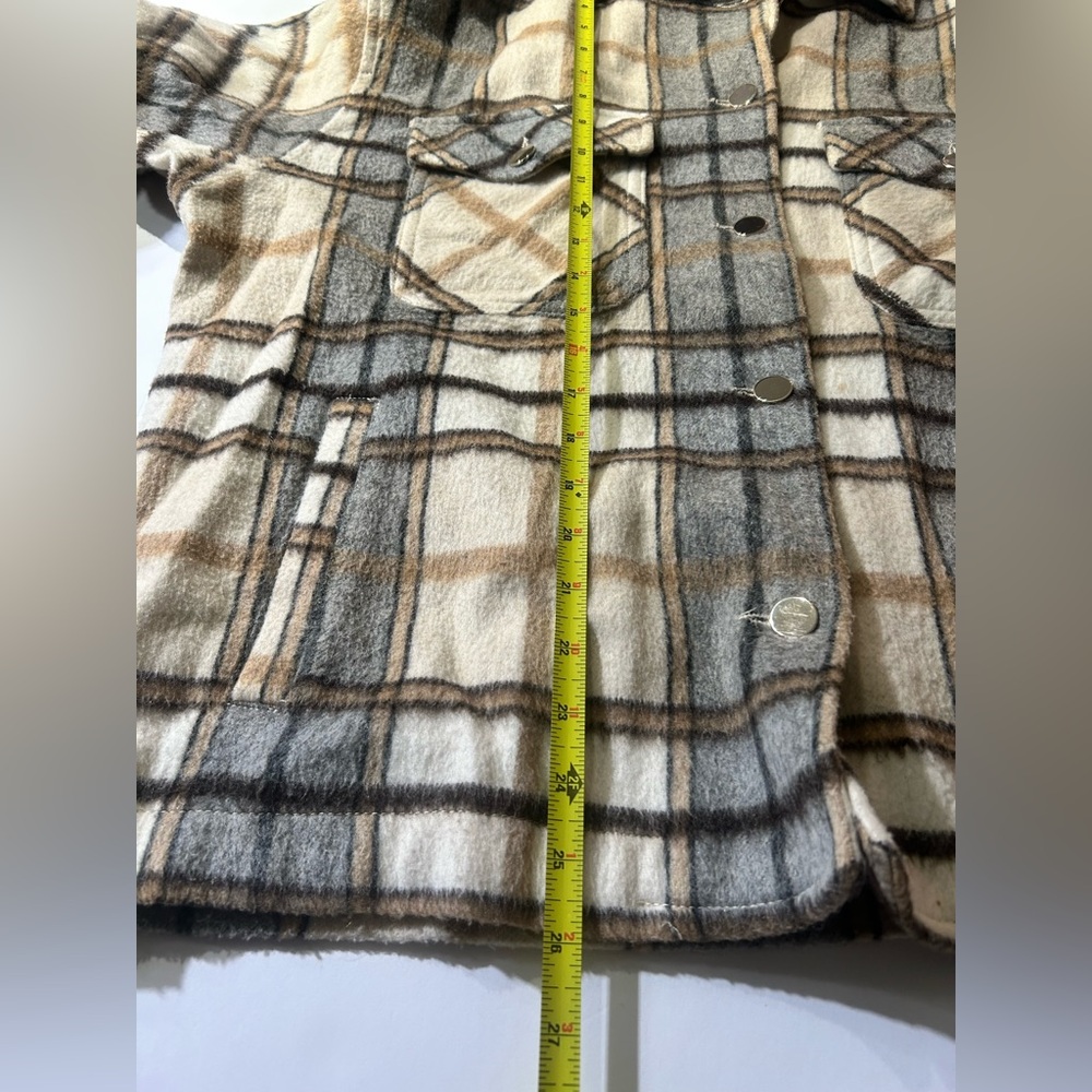 Zara Plaid Shacket in Cream and Tan - Picture 6 of 7